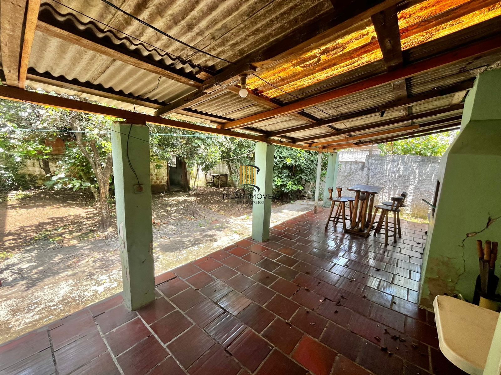 Casa com 80 m2 de área construída, 03 dorm, sala estar/jantar, cozinha, pátio