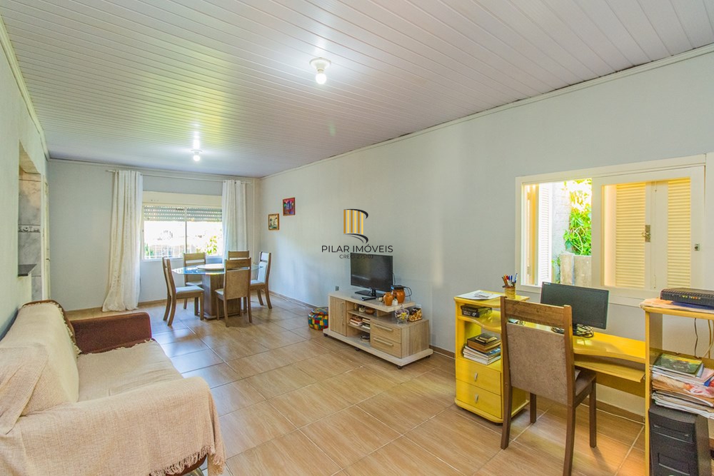 Casa 2 dormitórios no bairro Igara