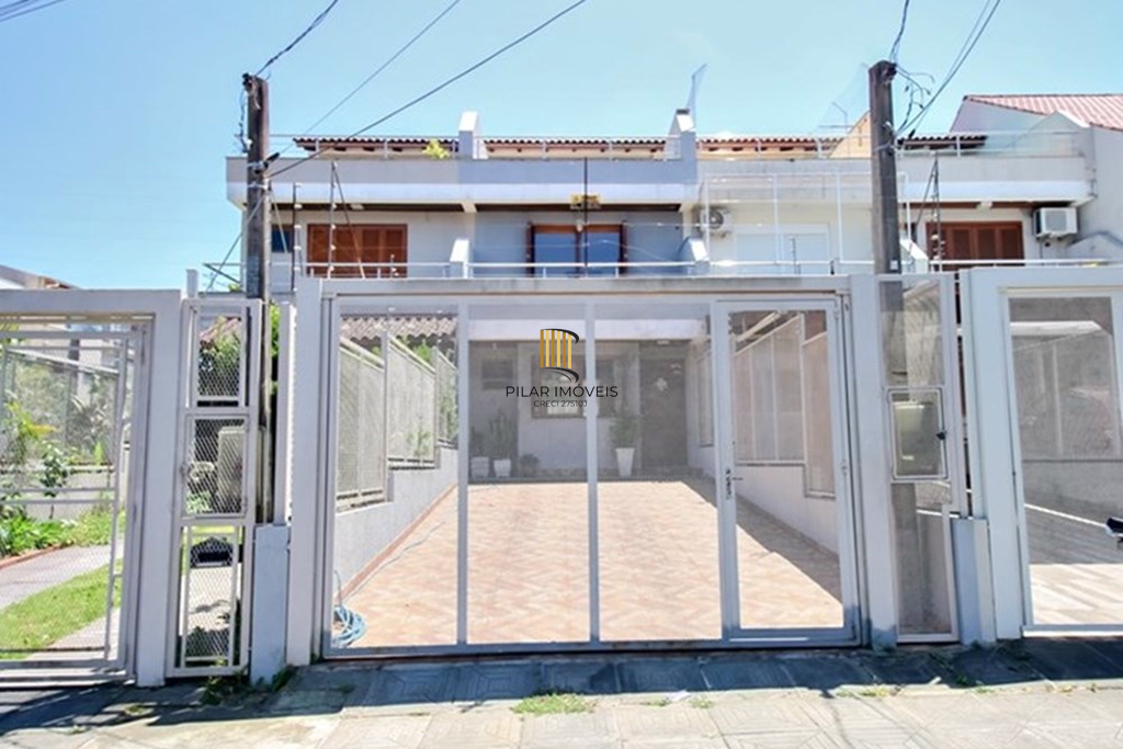 Casa 3 dormitórios no bairro Guarujá