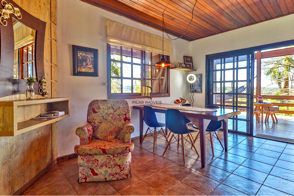 Casa 2 dormitórios no bairro Hípica