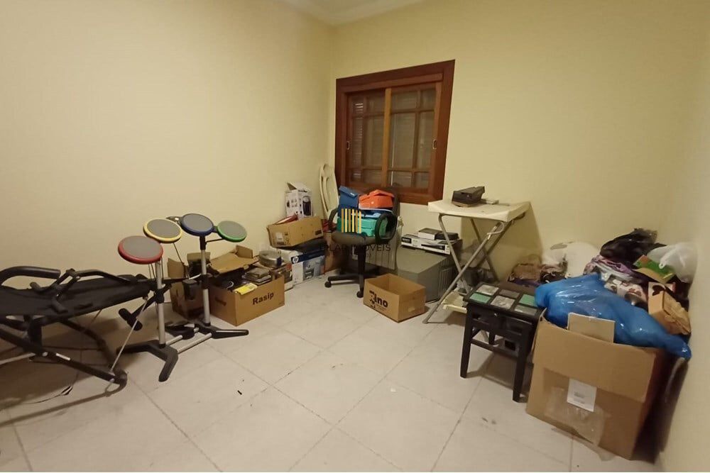 Casa 4 dormitórios no bairro Partenon