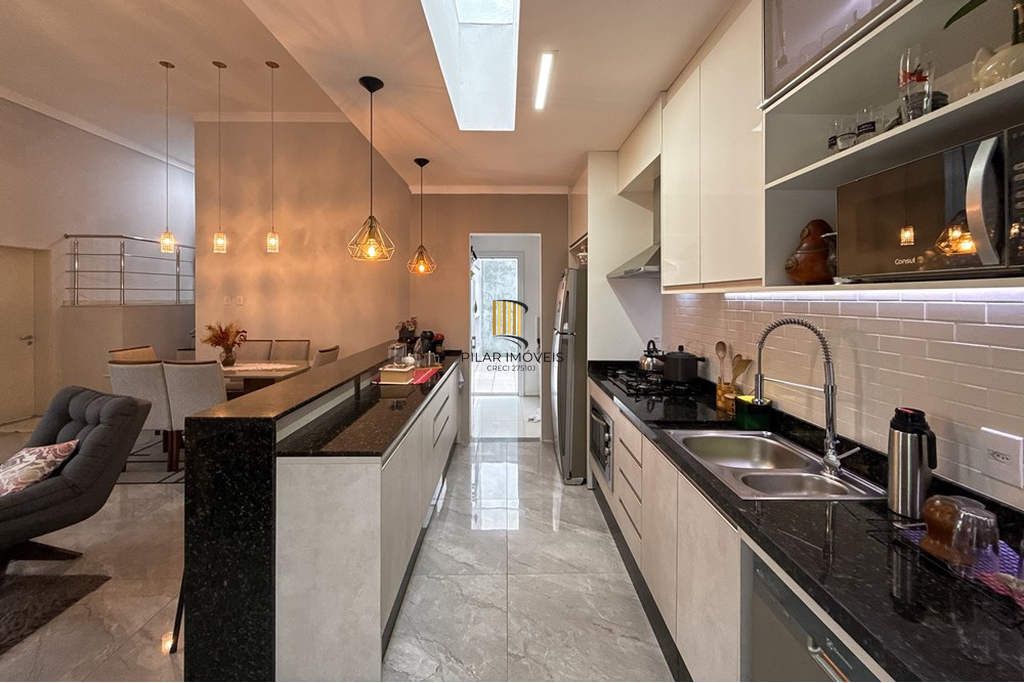 Casa 5 dormitórios no bairro Igara