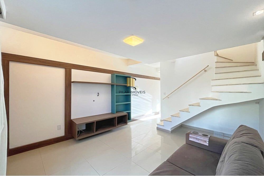 Casa 2 dormitórios no bairro Guarujá