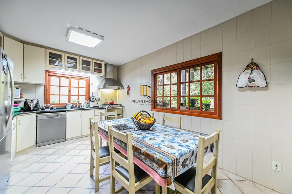 Casa 4 dormitórios no bairro Cascata