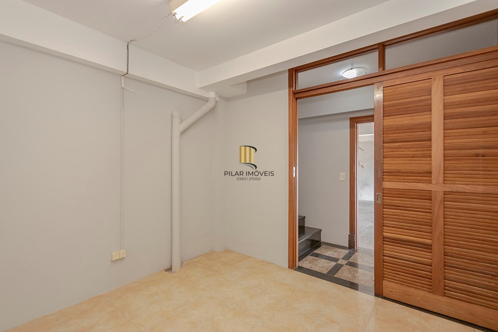 Casa 6 dormitórios no bairro Vila Jardim