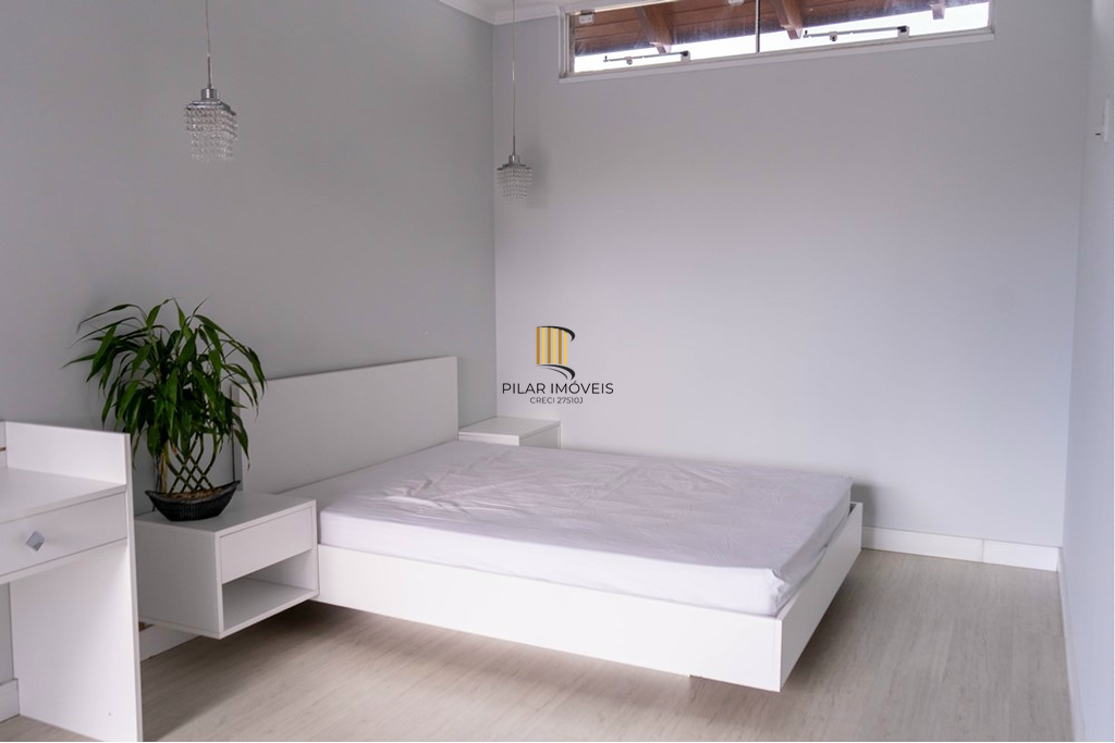 Casa 4 dormitórios no bairro Cecília