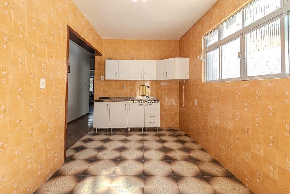 Casa 6 dormitórios no bairro Passo da Areia