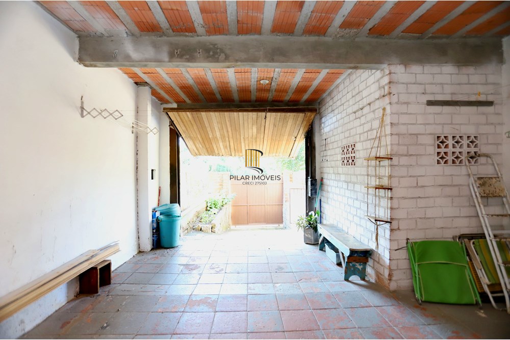 Casa 6 dormitórios no bairro Lomba do Pinheiro