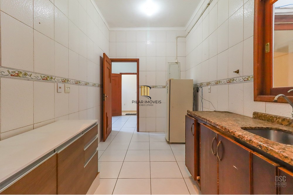 Casa 5 dormitórios no bairro Ipanema