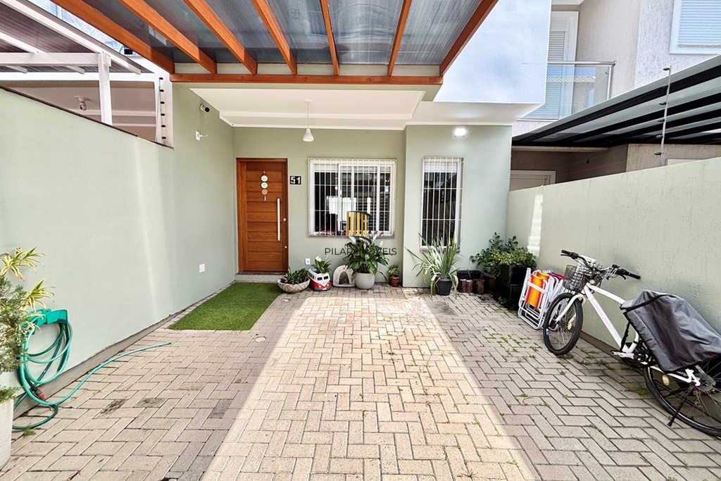 Casa 3 dormitórios no bairro Igara