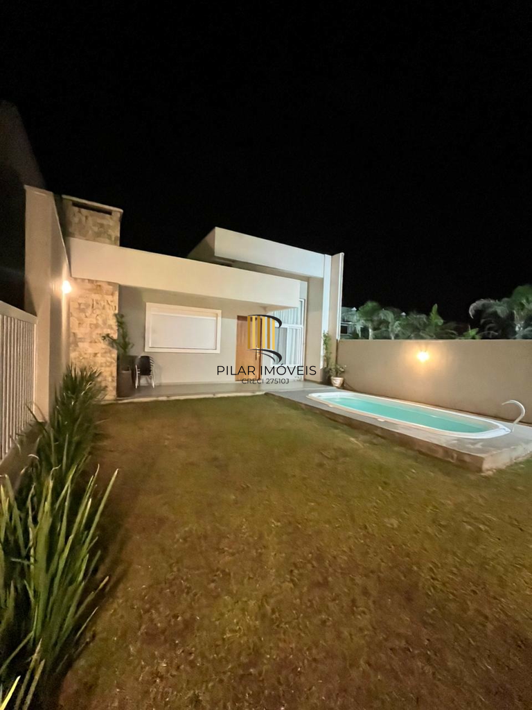 Casa 3 dormitórios no bairro Noiva do Mar