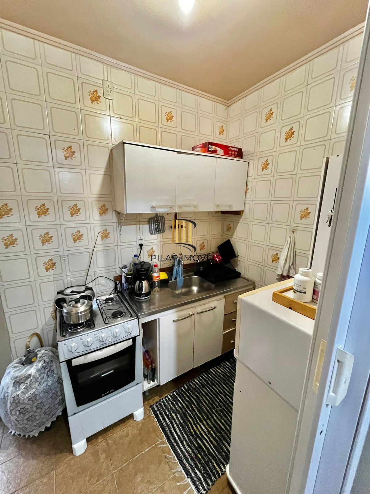 Apto de 01 dorm, sala, banho, cozinha/área, 01 vaga escriturada, Bairro São João