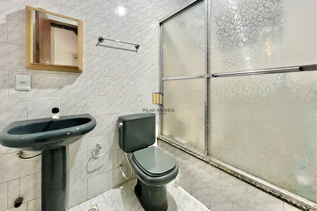 Casa 4 dormitórios no bairro Igara