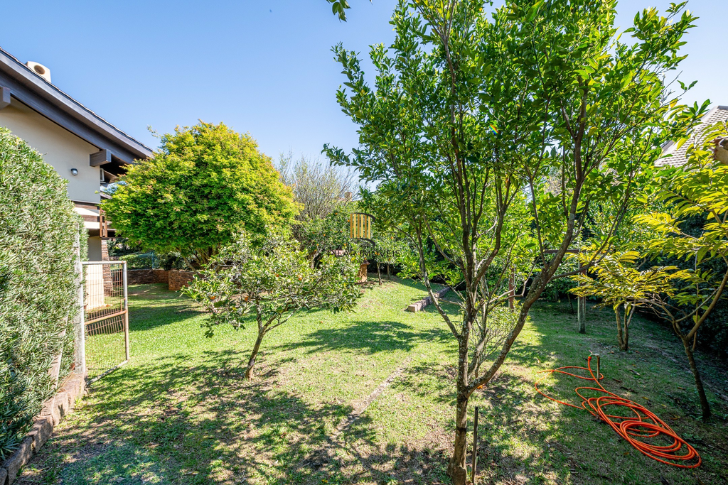 Casa de Condomínio 3 dormitórios no bairro Cavalhada