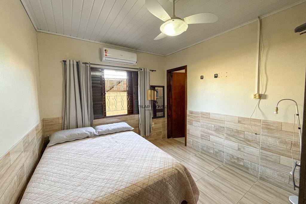 Casa 3 dormitórios no bairro Igara