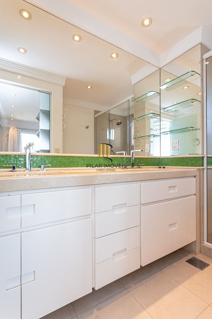 Cobertura 4 dormitórios no bairro Petrópolis