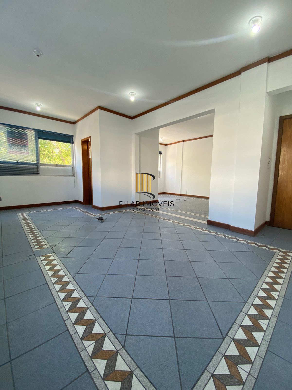 02 salas comerciais, 47 m² privativos, banheiro, elevador no Passo da Areia