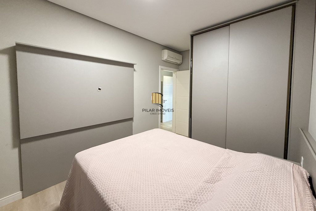 Casa 3 dormitórios no bairro Igara