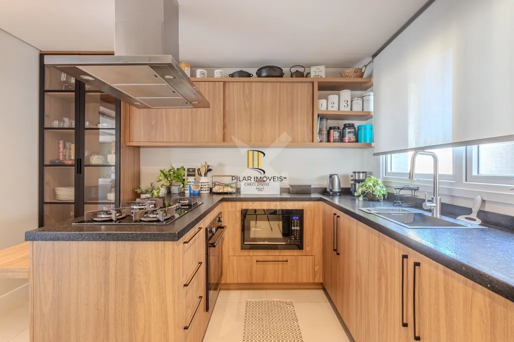 Apartamento 4 dormitórios no bairro Menino Deus