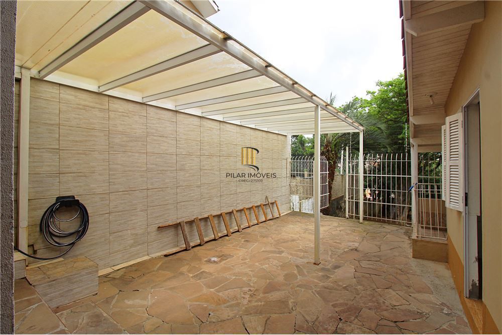 Casa 3 dormitórios no bairro Medianeira