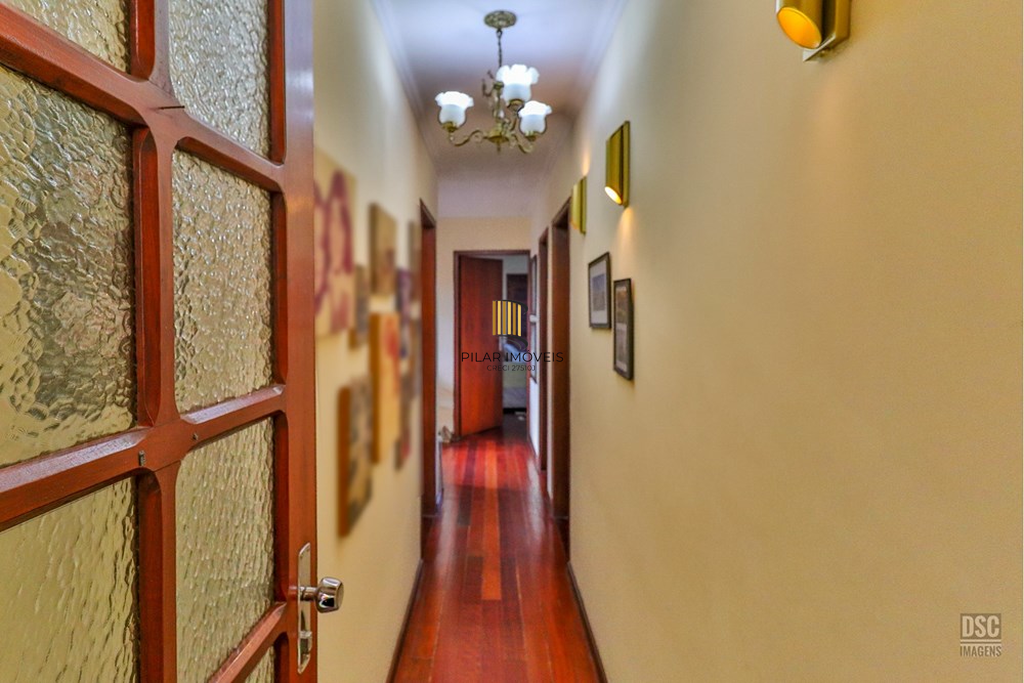 Casa 6 dormitórios no bairro Rubem Berta