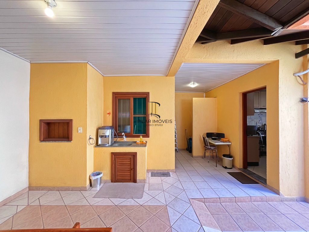 Casa 3 dormitórios no bairro Santana