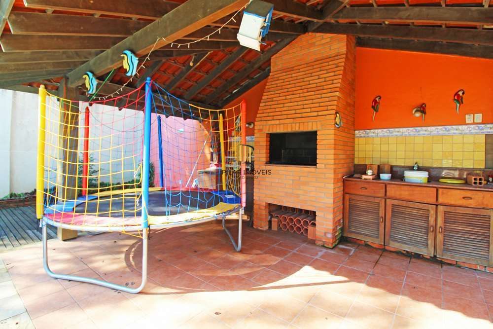 Casa 4 dormitórios no bairro Partenon