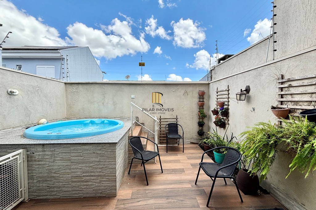 Casa 3 dormitórios no bairro Igara