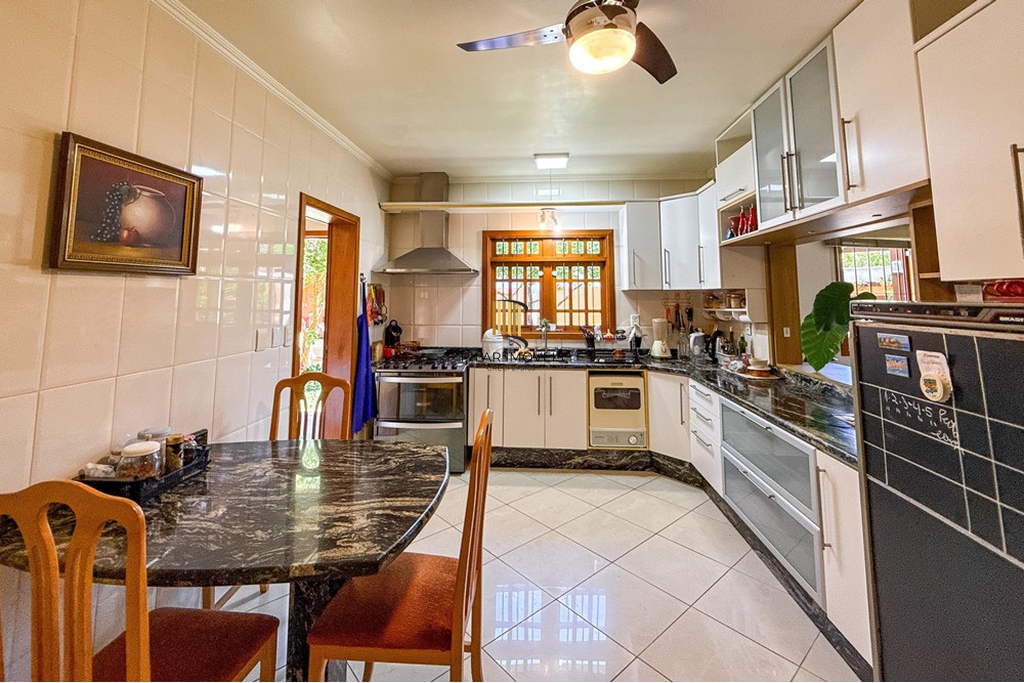 Casa 6 dormitórios no bairro Marechal Rondon