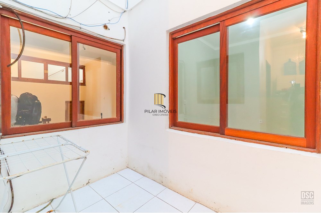 Casa 5 dormitórios no bairro Ipanema