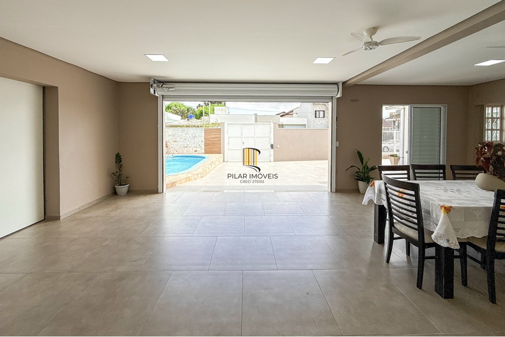 Casa 3 dormitórios no bairro Igara