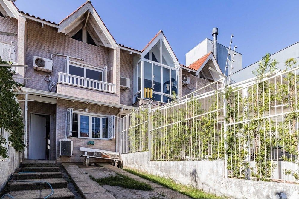 Casa 2 dormitórios no bairro Guarujá