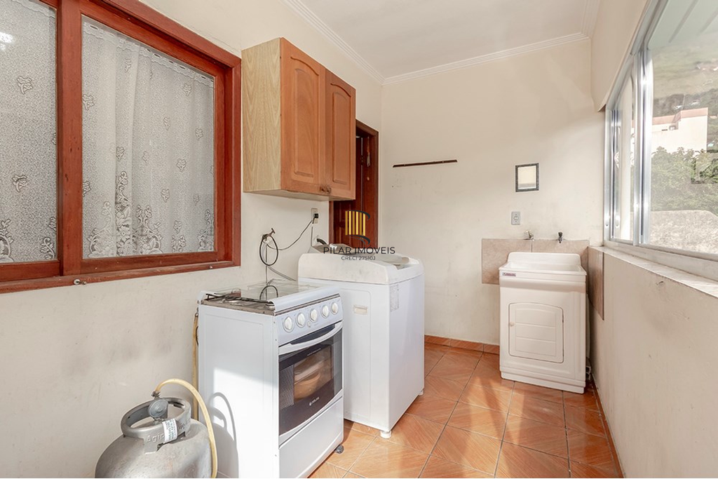 Casa 5 dormitórios no bairro Glória