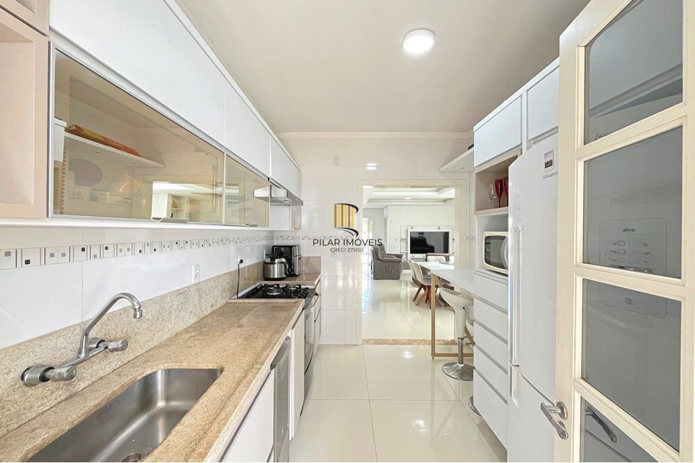 Casa 3 dormitórios no bairro Hípica