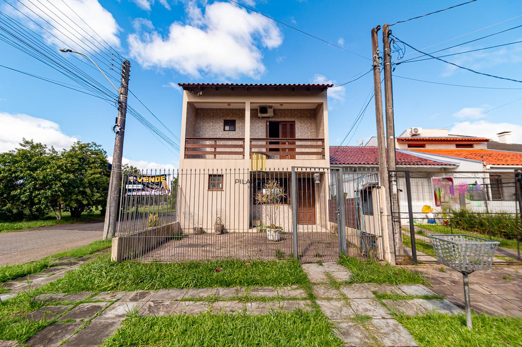 Casa 3 dormitórios no bairro Hípica