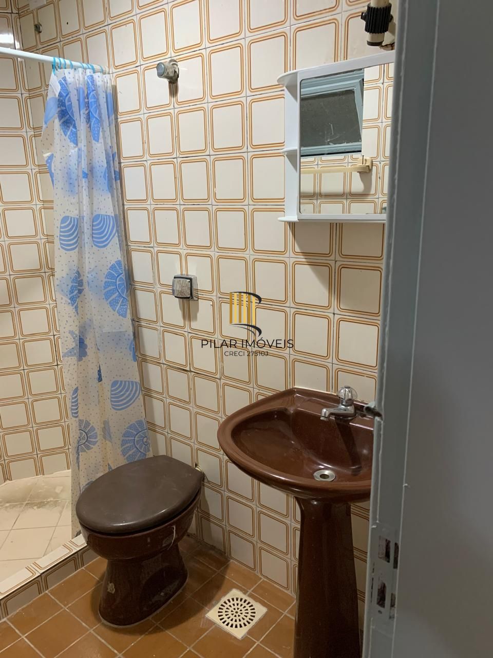 01 dormitório, na João Alfredo, Cidade Baixa, com 36 m2, 01 lance de escada