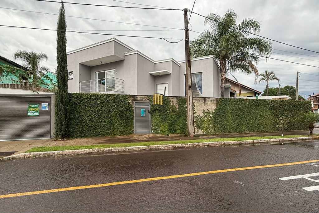 Casa 5 dormitórios no bairro Igara