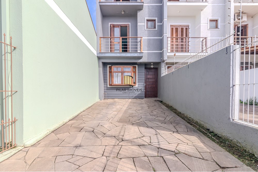 Casa 3 dormitórios no bairro Rubem Berta