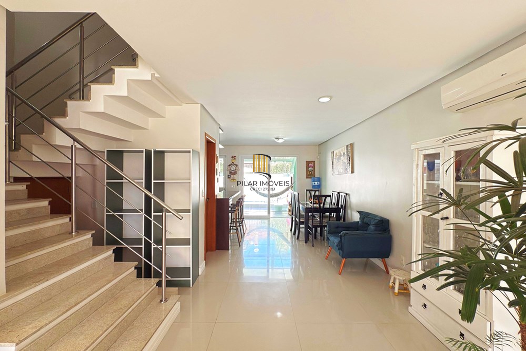 Casa 3 dormitórios no bairro Hípica