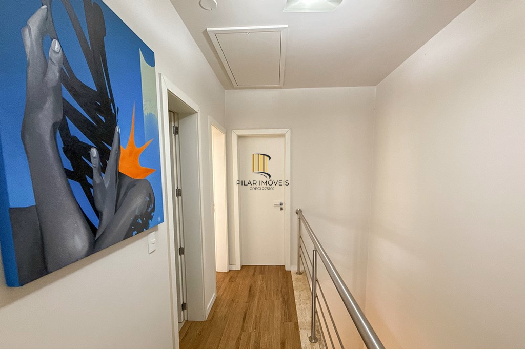 Casa 3 dormitórios no bairro Igara