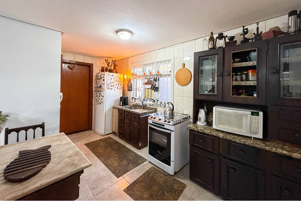 Casa 5 dormitórios no bairro Dihel