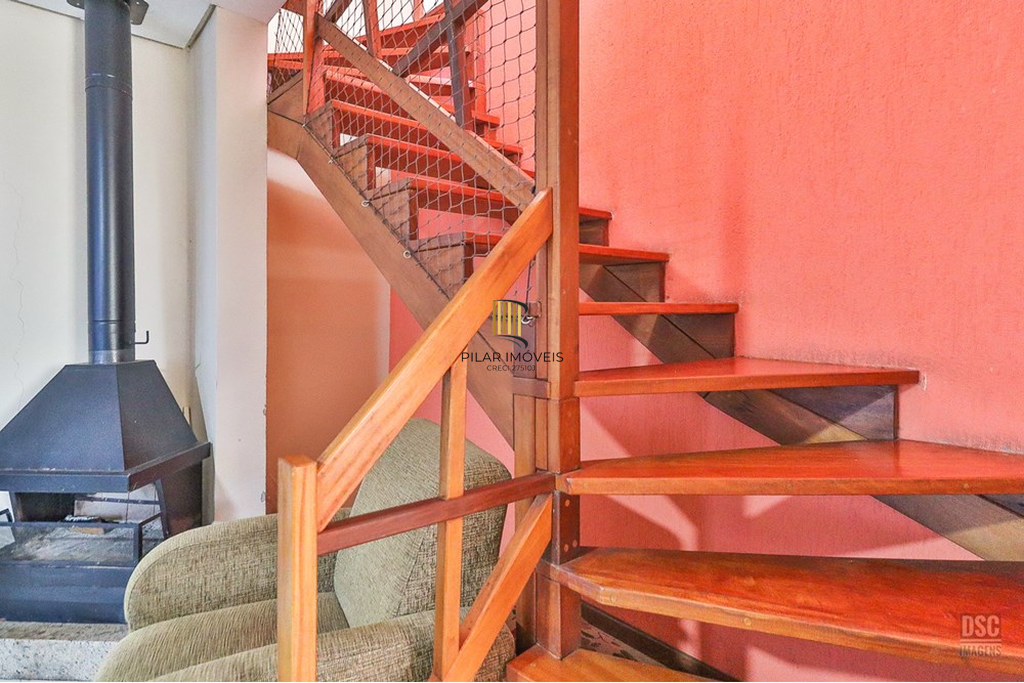 Casa 5 dormitórios no bairro Ipanema