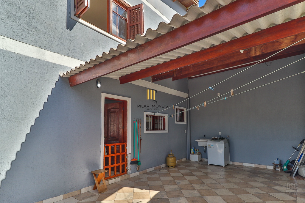 Casa 3 dormitórios no bairro Nonoai