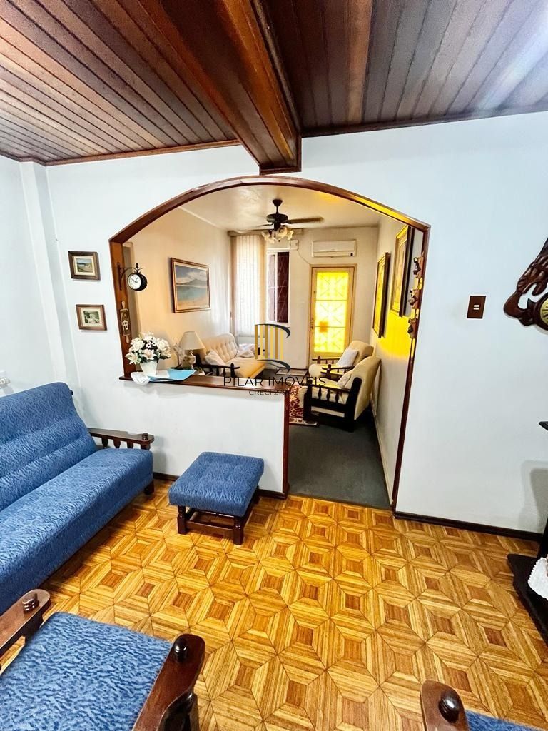 Vende-se apto térreo, com 03 dormitórios, sala com 02 ambientes