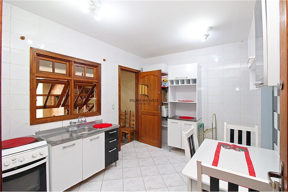 Casa 3 dormitórios no bairro Medianeira