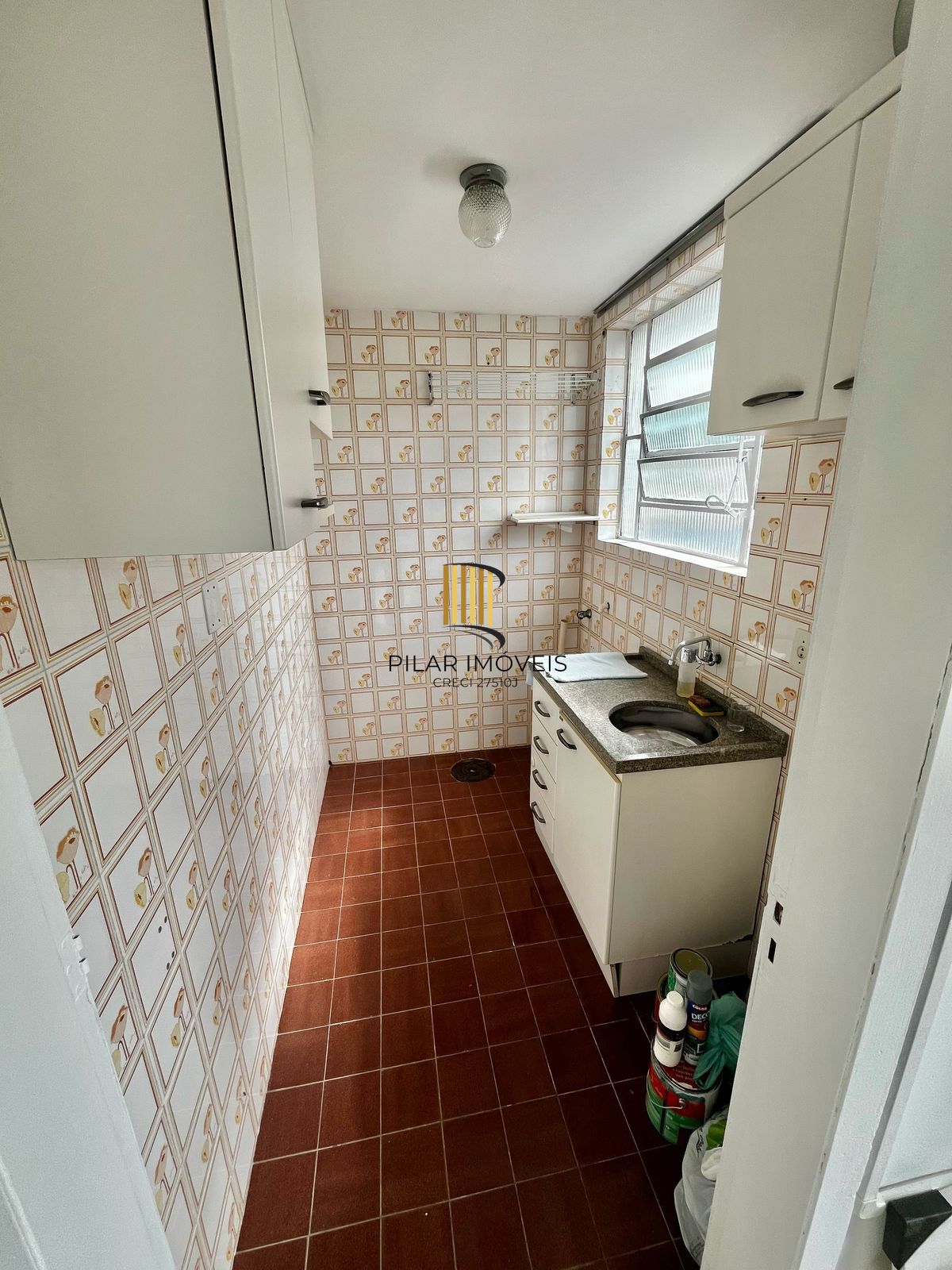 Excelente JK transformado em 01 dormitório, sala, cozinha e banheiro.