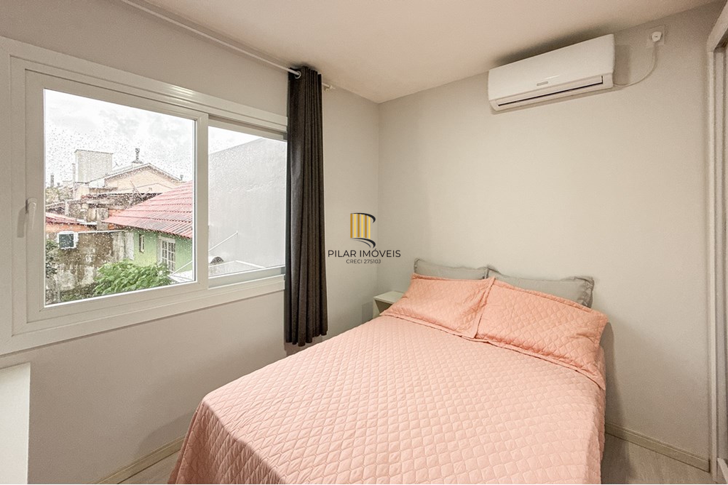 Casa 5 dormitórios no bairro Igara