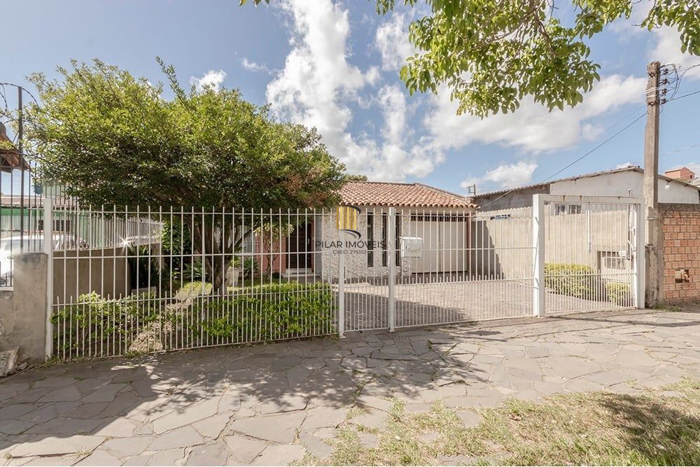 Casa 4 dormitórios no bairro Camaquã