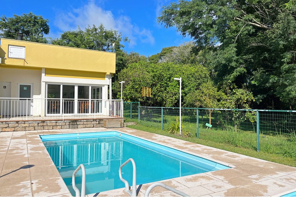 Casa 3 dormitórios no bairro Hípica