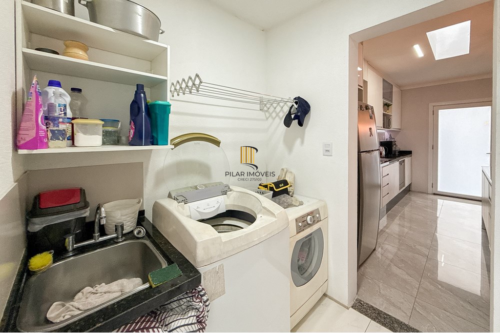 Casa 5 dormitórios no bairro Igara